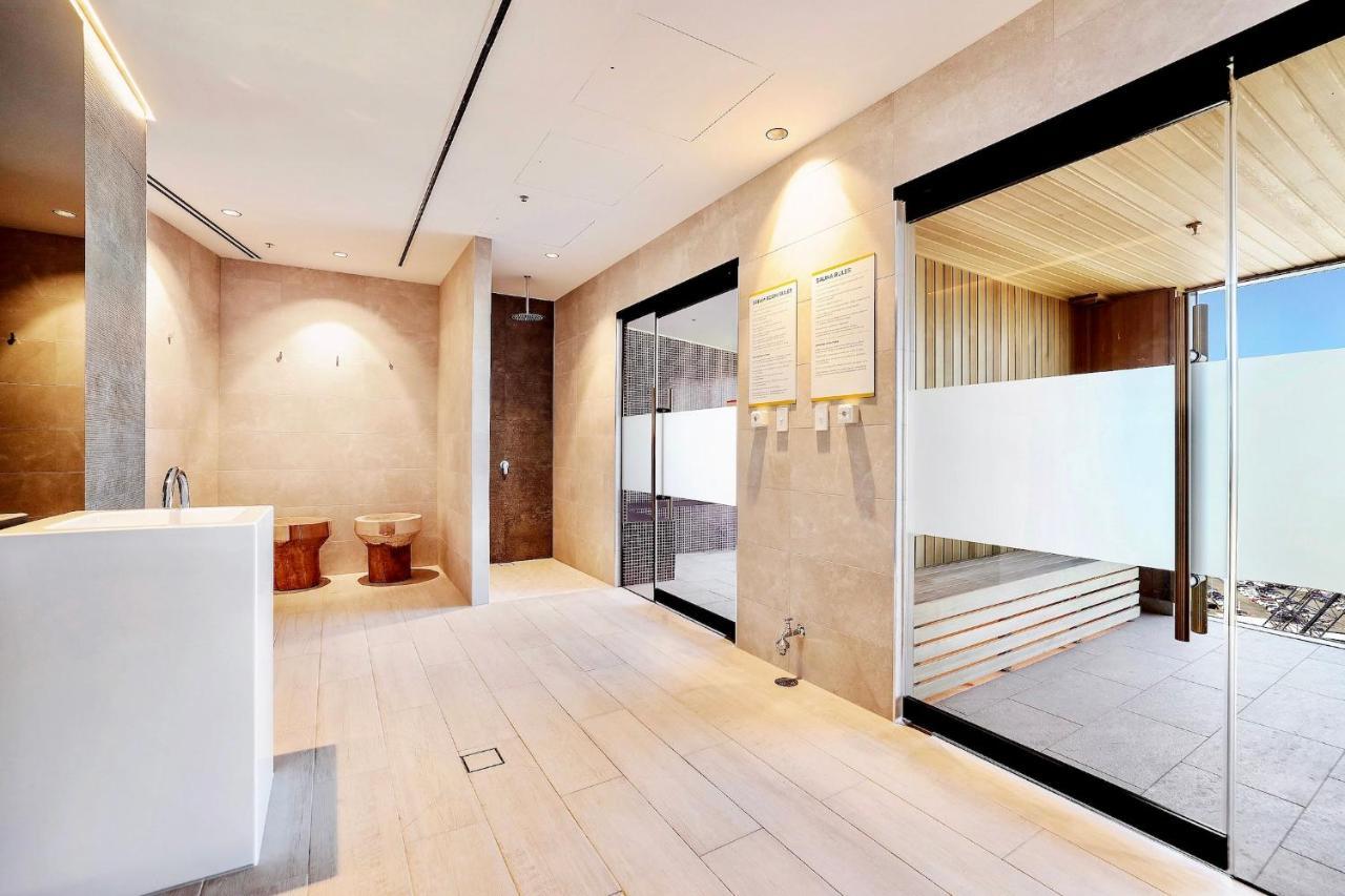 Luxury S Casino Residences Broadbeach - Holiday Paradise โกลด์โคสต์ ภายนอก รูปภาพ